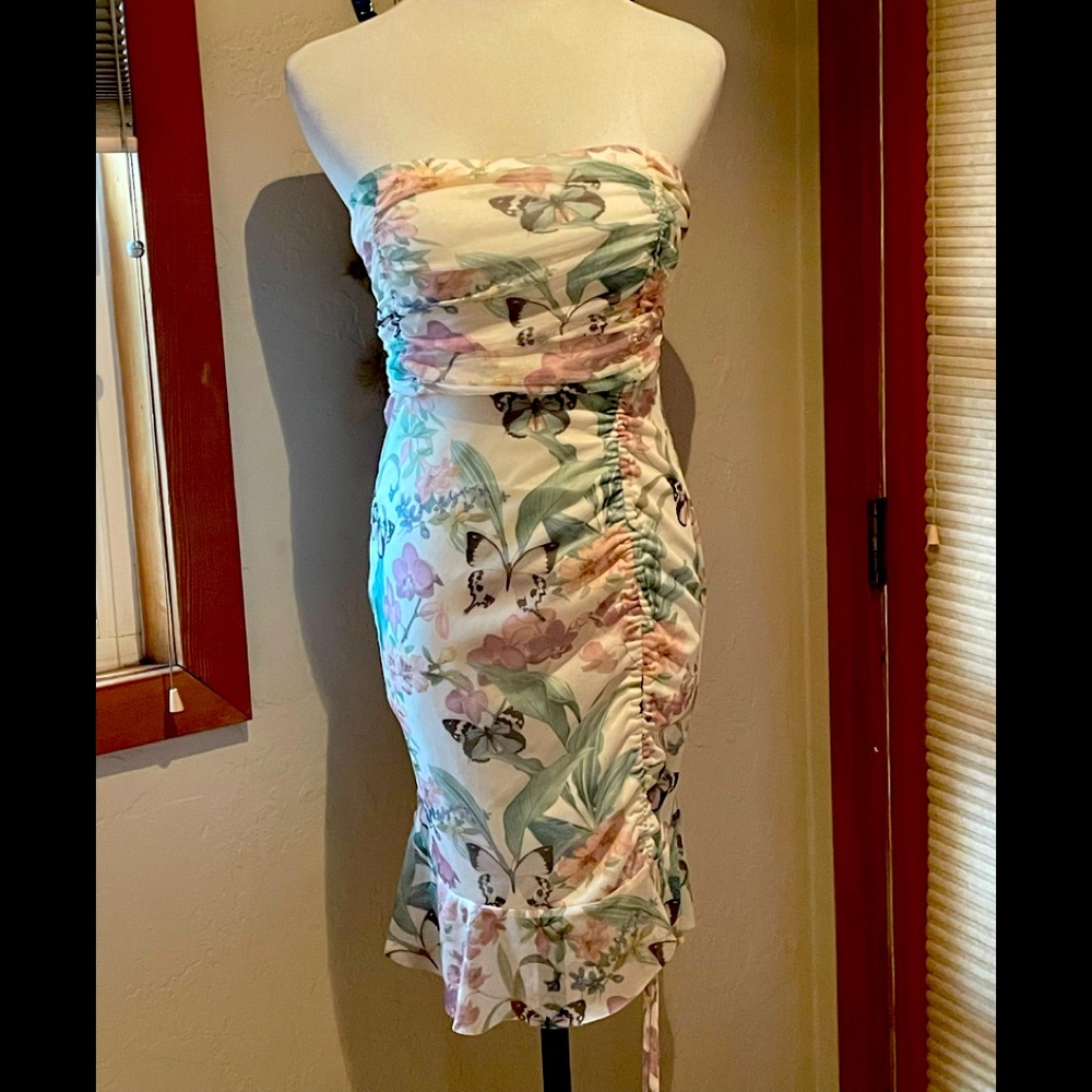 NWT Pretty Little Thing strapless , lined, blush butterfly, ruched frill, Size 6